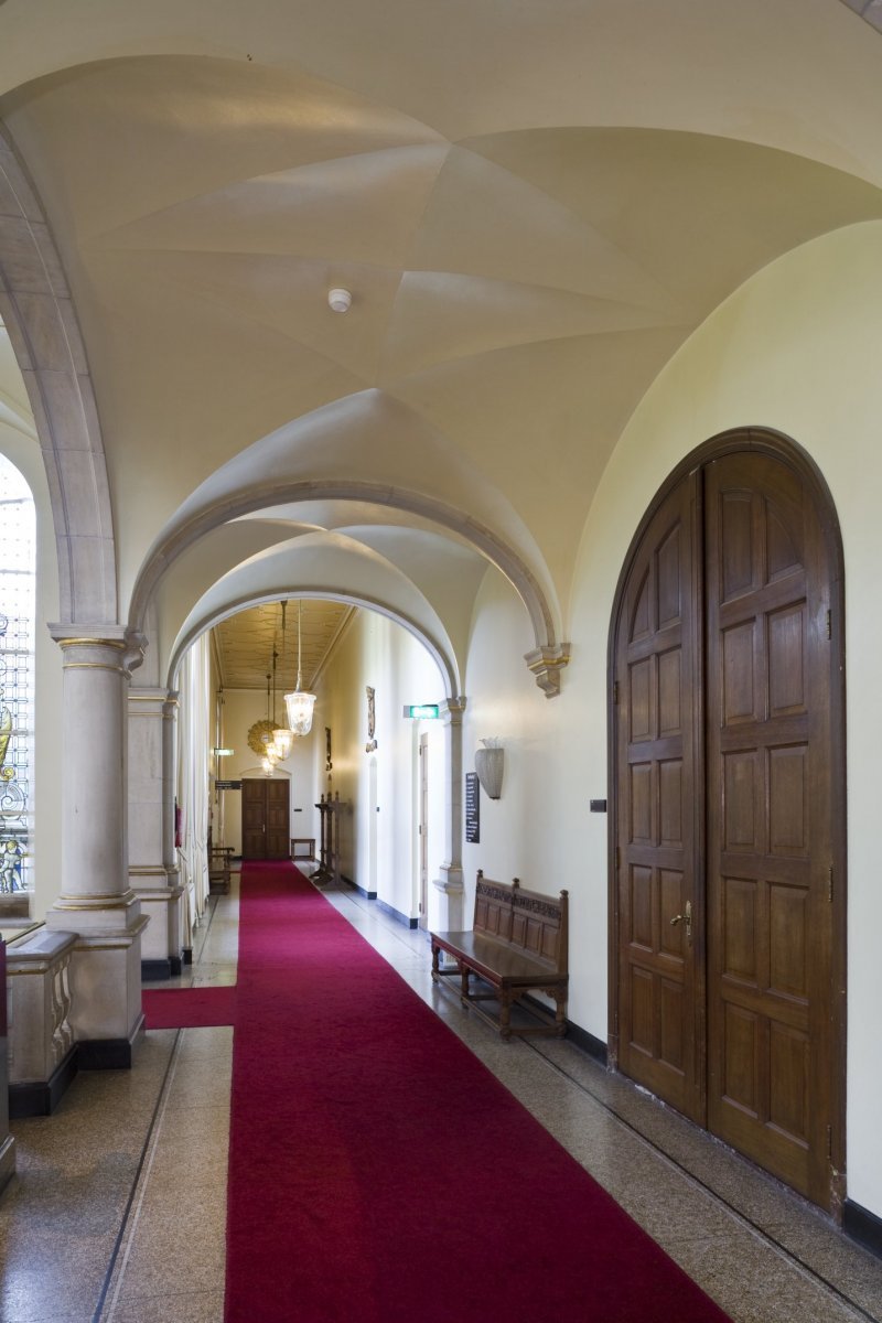 Interieur, overzicht van de gang met de entree van de Aula (Groningen-20416192-RCE)